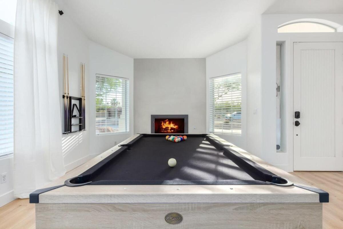 Holiday home Sweetwater Estate-pool-spa-sportcourt-putt Grn *